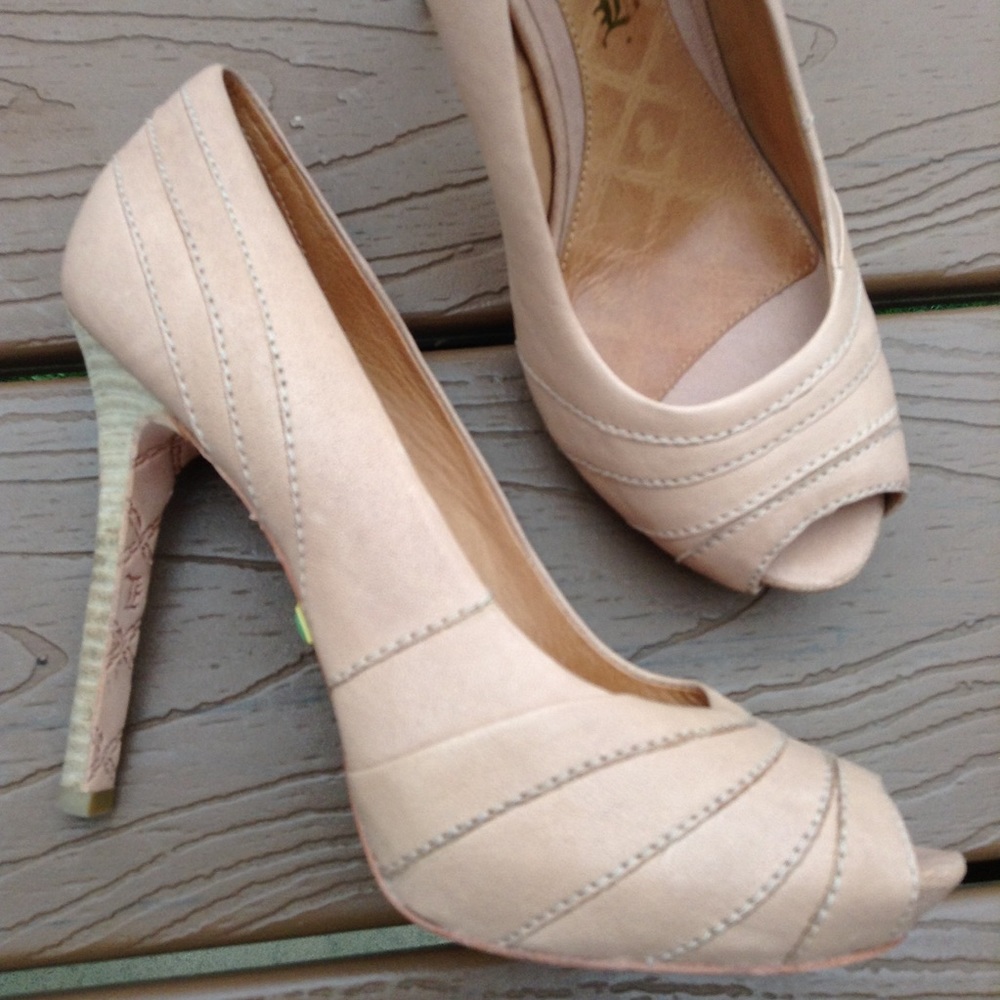LAMB tan leather peep toe stilettos 7 (J7)